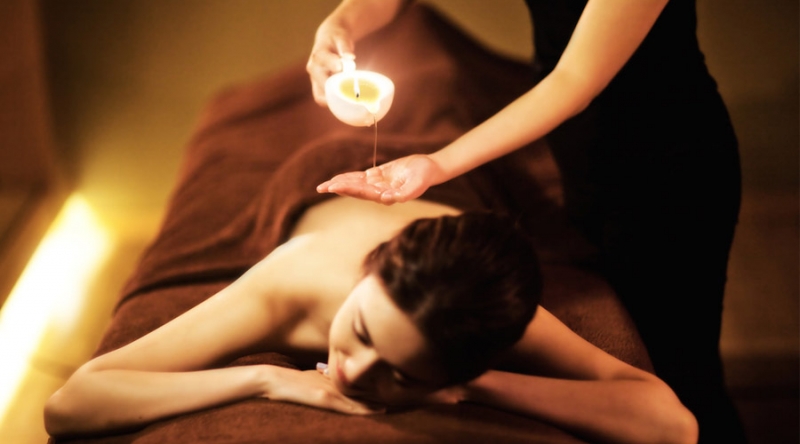 Candle Massage: Massagem com Velas Quentes